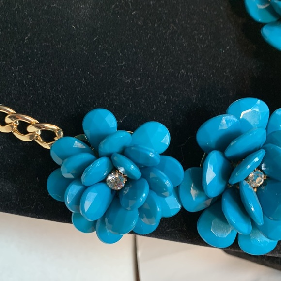 Large Lot Costume Jewelry - Picture 7 of 17